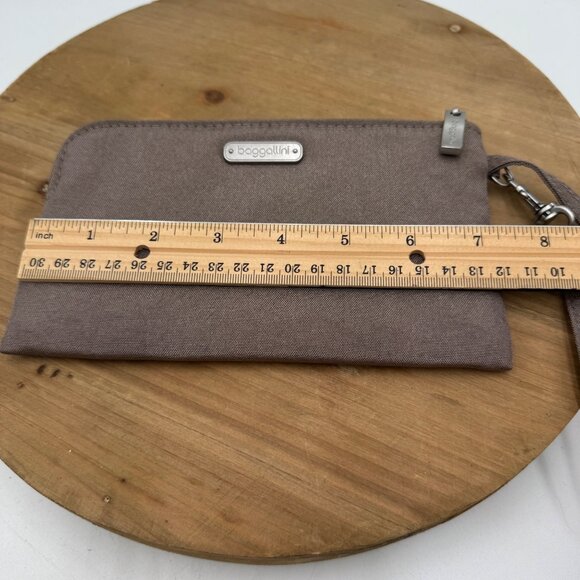 Baggallini RFID Wristlet Purse Wallet Gray Neutral Minimalist Travel read - Picture 9 of 10